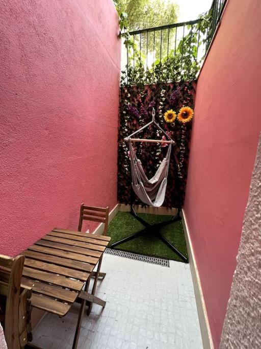Apartment Artistic Digital Getaway - Patio & Great Location! Lisbon
