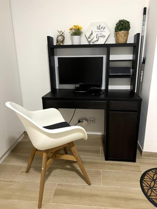 Artistic Digital Getaway - Patio & Great Location! Lisbon