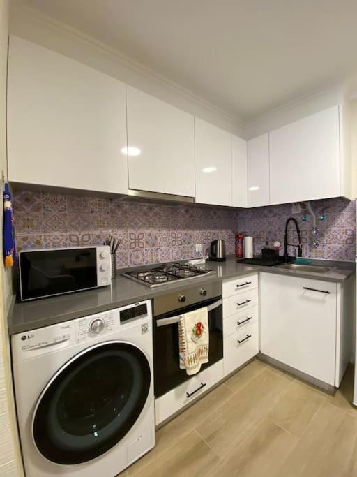 Artistic Digital Getaway - Patio & Great Location! Lisbon