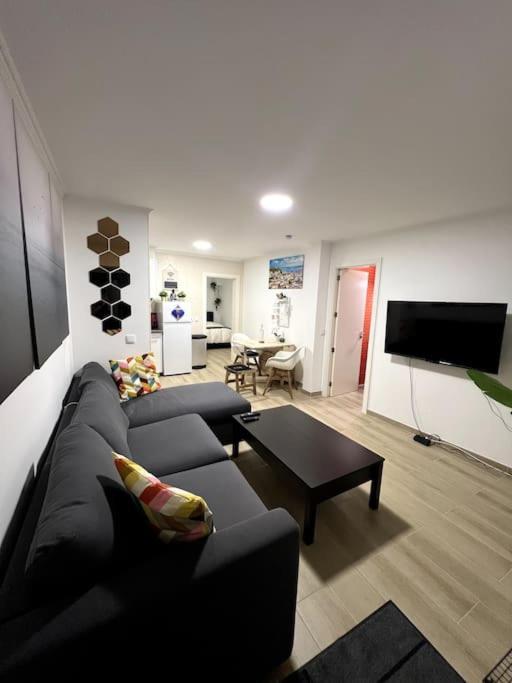 Artistic Digital Getaway - Patio & Great Location! Apartment