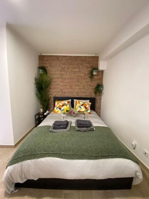 Artistic Digital Getaway - Patio & Great Location! Appartement *