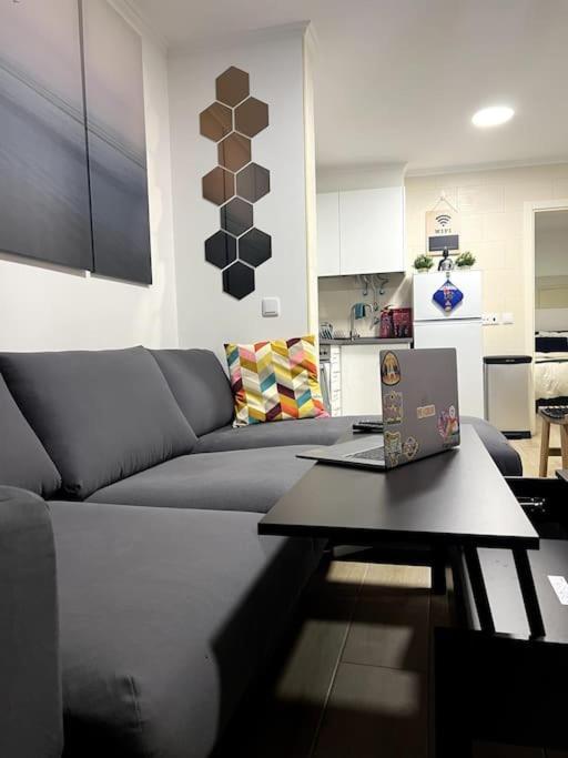 Artistic Digital Getaway - Patio & Great Location! Appartement Lissabon